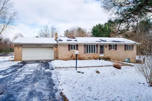 4050 S CEMETERY Road, Handy Twp, MI 48836