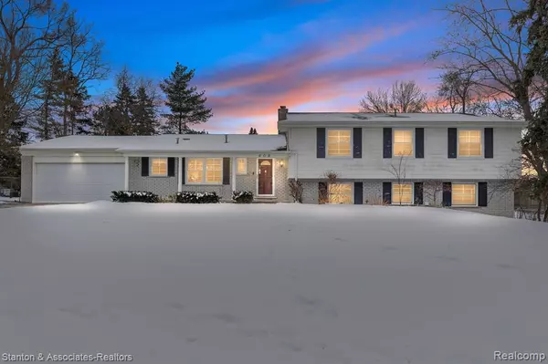 408 HENLEY Drive,  Bloomfield Twp,  MI 48304
