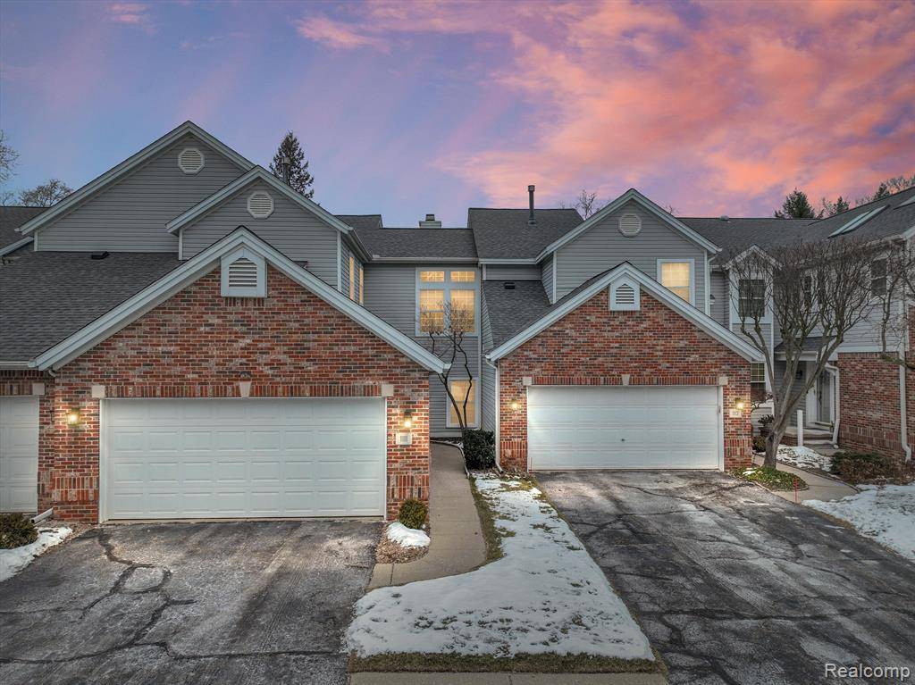 1111 Fairways Boulevard,  Troy,  MI 48085