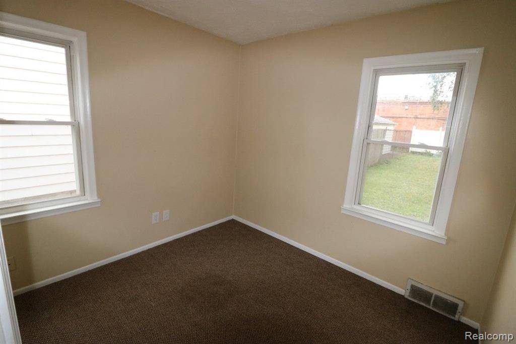 Warren, MI 48092,27116 SEYBURN Avenue