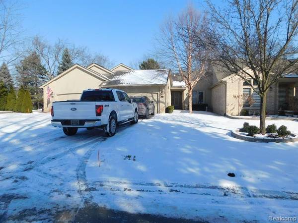 43175 W KIRKWOOD Drive, Clinton Township, MI 48038