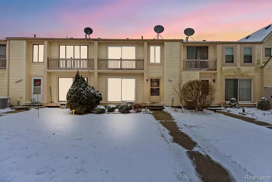 23616 MARLBOROUGH Drive, Clinton Township, MI 48036