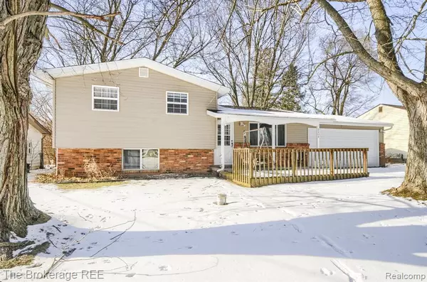 2404 Maplelawn Drive,  Burton,  MI 48519