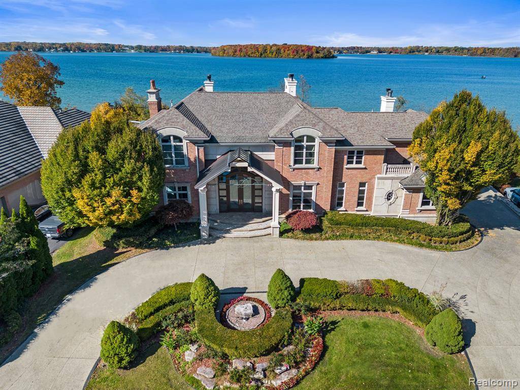 3856 VISTA Lane, Orchard Lake Village, MI 48323