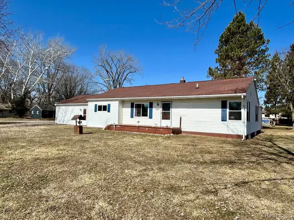 6195 ROBERTA Street, Burton, MI 48509