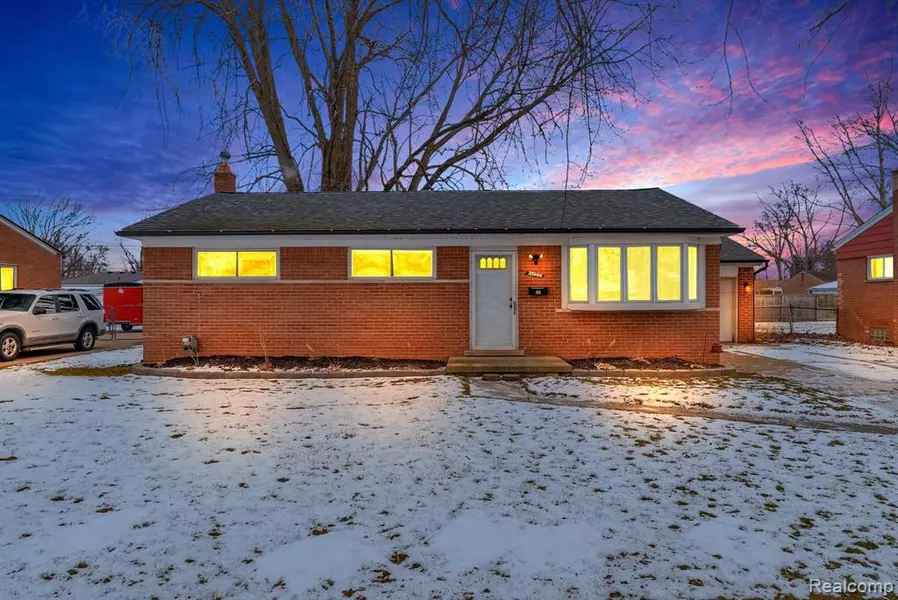 35906 SHERBORNE Drive, Clinton Township, MI 48035