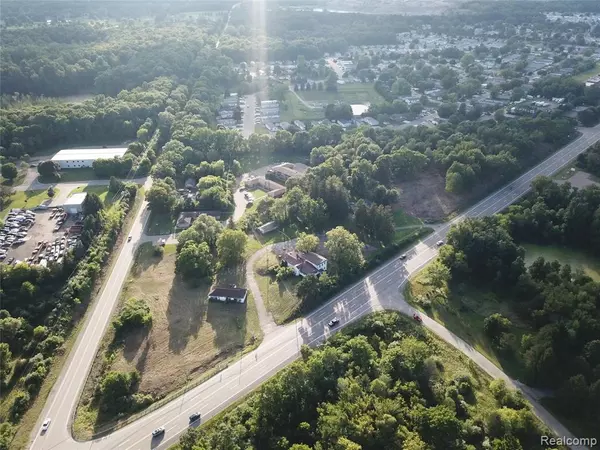 10685 DIXIE Highway, Springfield Twp, MI 48350