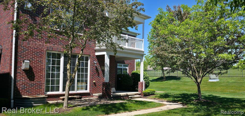 6713 BOULDER POINTE Drive, Washington Twp, MI 48094