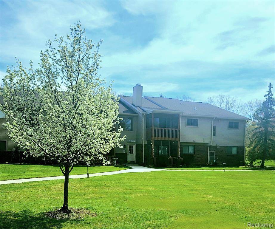 10241 NANCYS Boulevard 50, Grosse Ile Twp, MI 48138