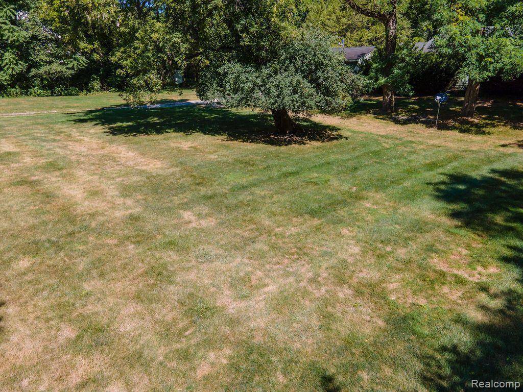 25690 W 14 MILE Road, Bloomfield Twp, MI 48301