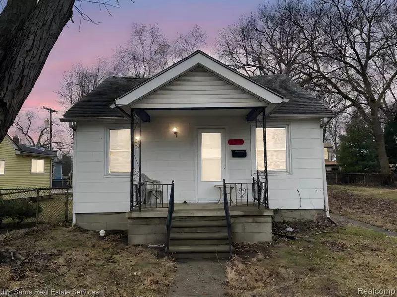 154 W MADGE Avenue, Hazel Park, MI 48030