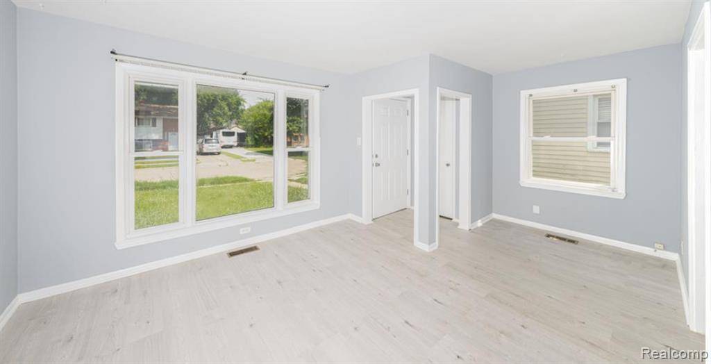 Hazel Park, MI 48030,23383 CAYUGA Avenue