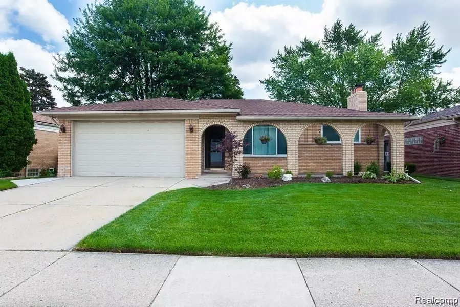 30308 MOULIN Avenue, Warren, MI 48088