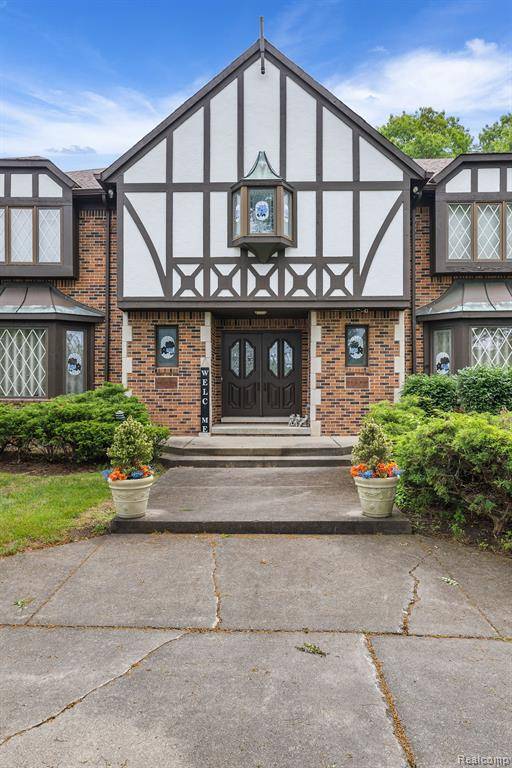 West Bloomfield Twp, MI 48323,4670 COVE Road
