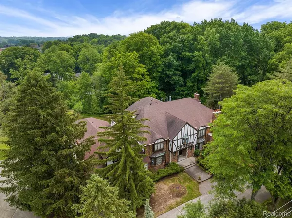4670 COVE Road, West Bloomfield Twp, MI 48323