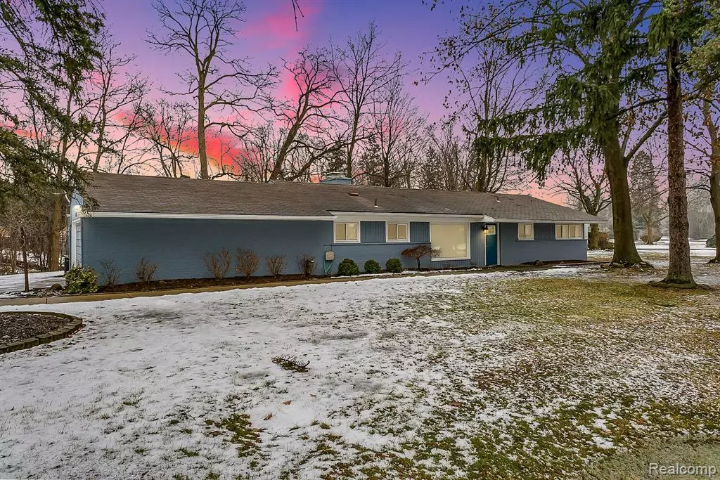 West Bloomfield Twp, MI 48322,7251 N BRIARCLIFF KNOLL Drive
