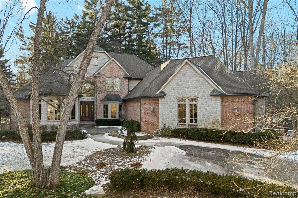 9018 CASCADE Drive, Green Oak Twp, MI 48178