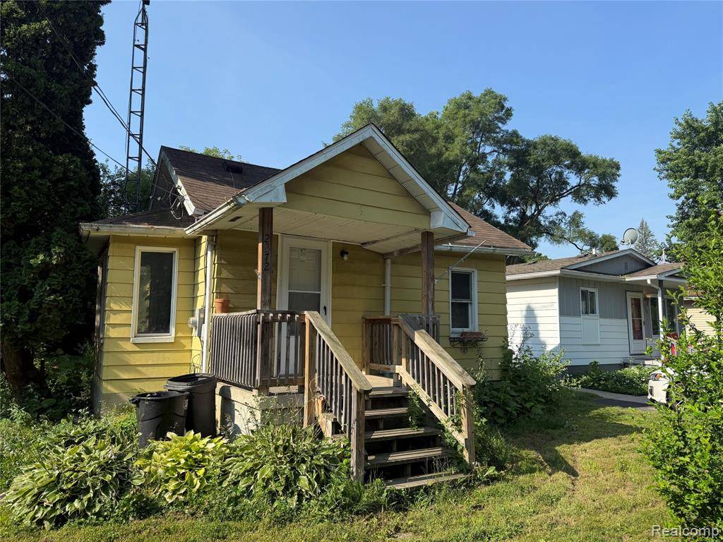 2372 E BOATFIELD Avenue, Burton, MI 48529