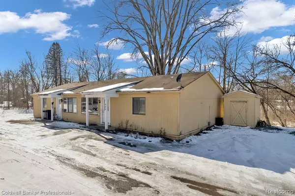 400 CEDAR LAKE Lane, Ortonville Vlg, MI 48462