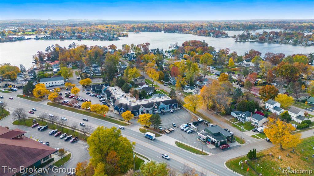 Lake Orion Vlg, MI 48362,207 N Park Boulevard