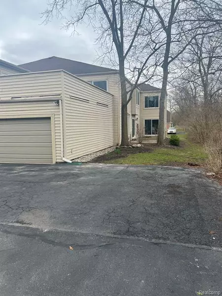 8365 Colony Drive 70, Grosse Ile Twp, MI 48138