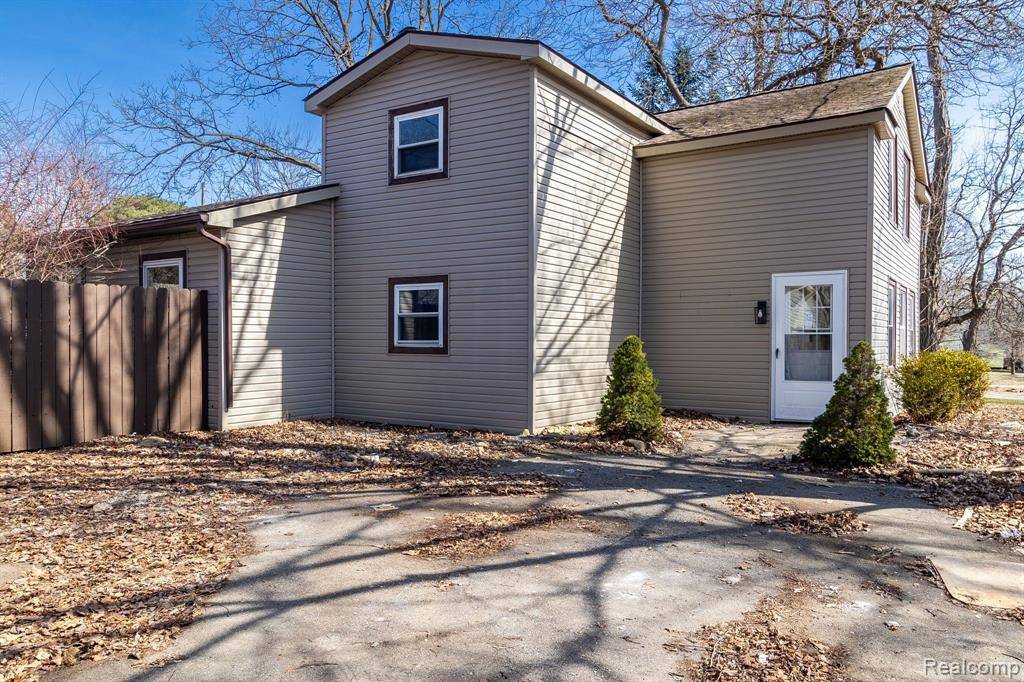 Commerce Twp, MI 48382,716 COMMERCIAL Street