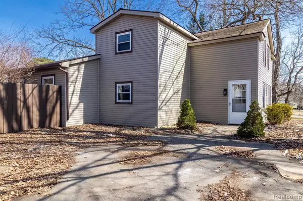 Commerce Twp, MI 48382,716 COMMERCIAL Street