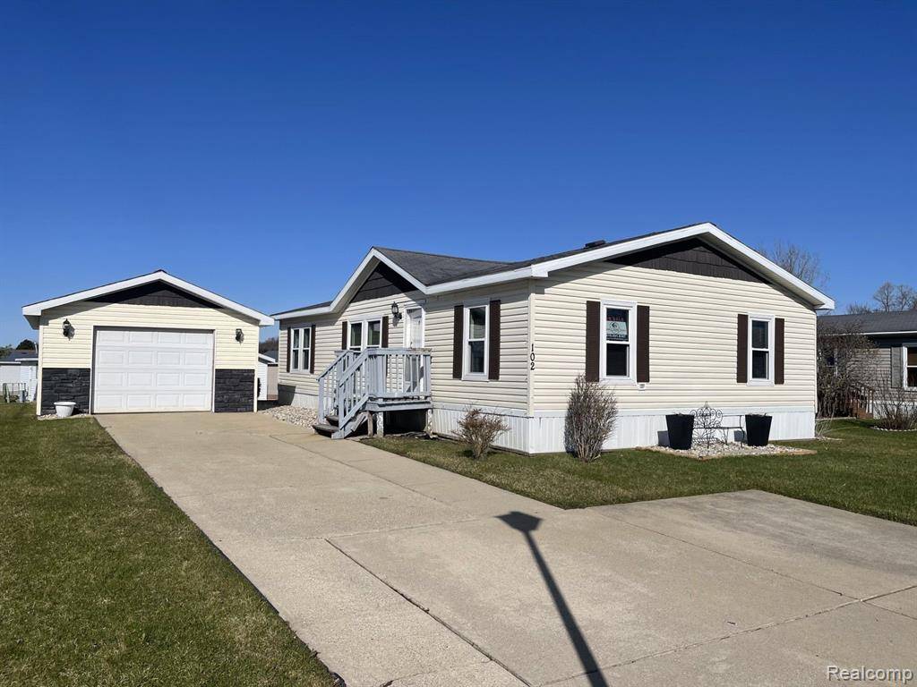 102 Ashley Circle, Swartz Creek, MI 48473