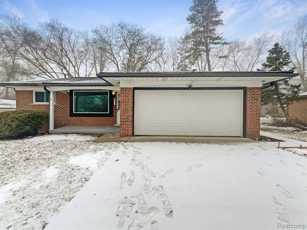 29743 CHELMSFORD Road, Southfield, MI 48076