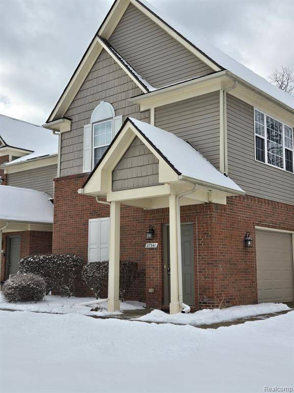 27341 HIDDEN OAKS Drive, Brownstown Twp, MI 48183