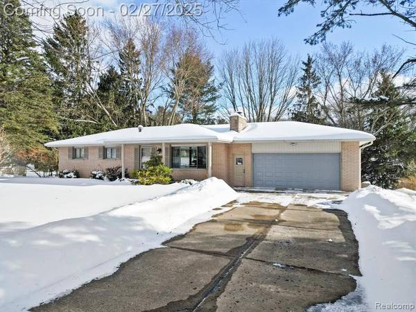 1633 ONEIDA Trail, Lake Orion, MI 48362