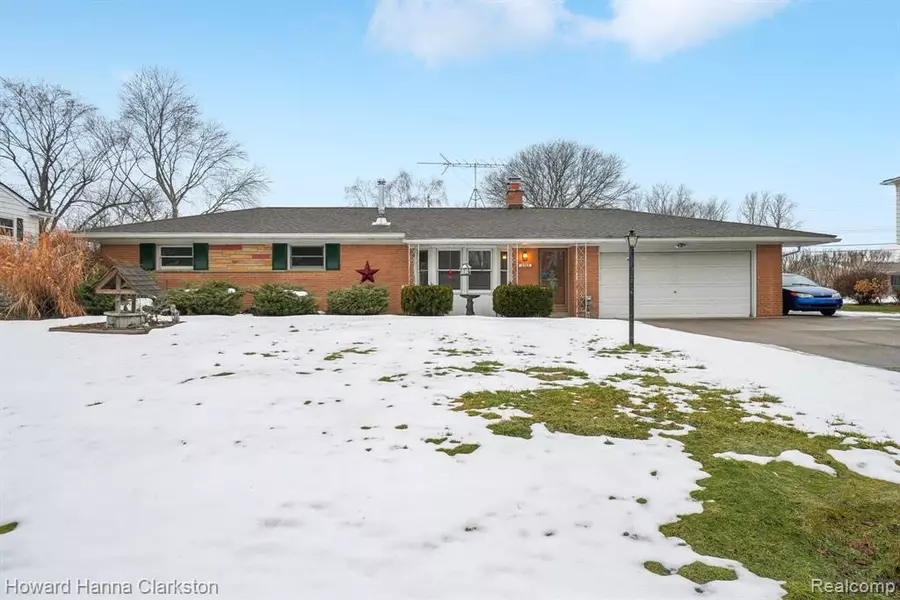 2763 Huntington Park Drive, Waterford Twp, MI 48329