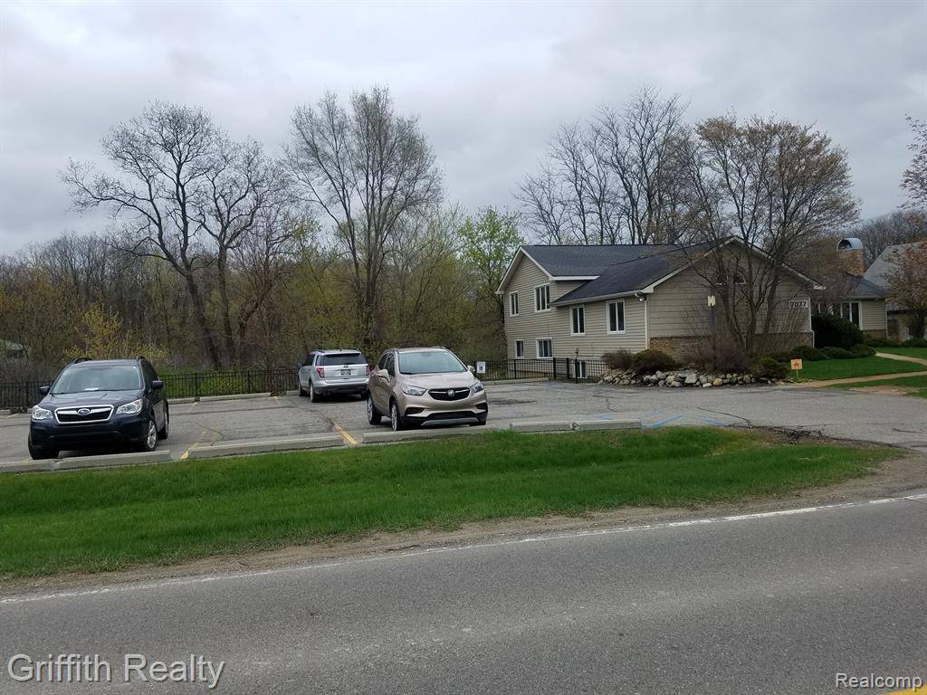 Green Oak Twp, MI 48116,7077 FIELDCREST Drive 200,300,600