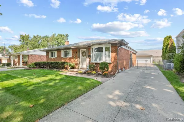 1260 W ELMWOOD Avenue, Clawson, MI 48017