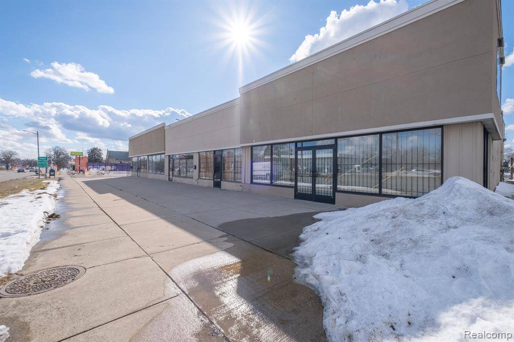 7021 N Saginaw Street, Flint, MI 48505