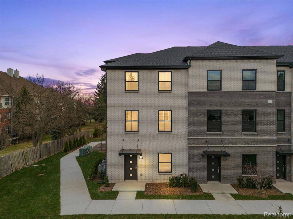 2853 SUMMERS, Troy, MI 48084