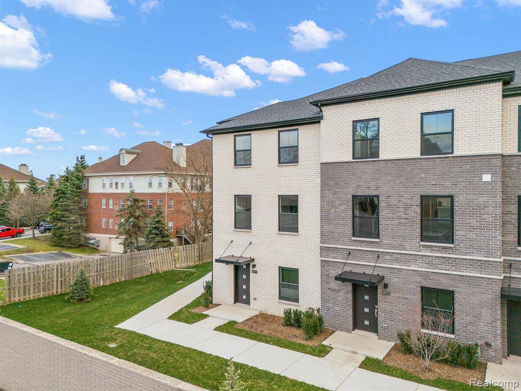 Troy, MI 48084,2853 SUMMERS