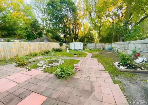 Saginaw, MI 48602,2015 W GENESEE Avenue