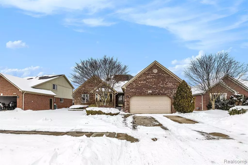 Macomb, MI 48044,21139 WOODLAND Drive