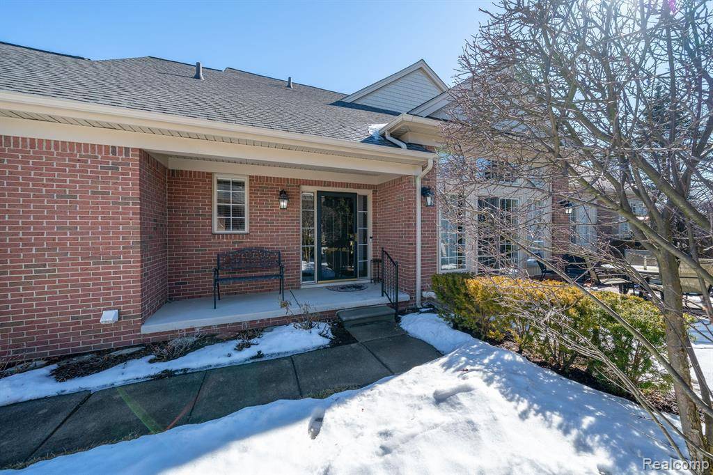 219 HARRINGTON Drive,  Troy,  MI 48098