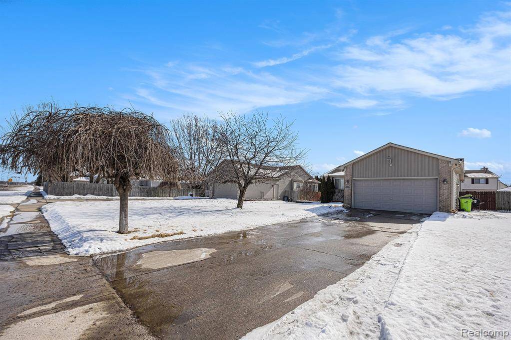 Macomb Twp, MI 48042,24374 21 MILE Road