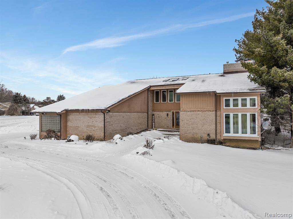 West Bloomfield Twp, MI 48322,6040 FAIRBROOK Drive