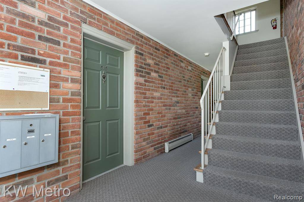 Rochester, MI 48307,436 ROMEO Road 323