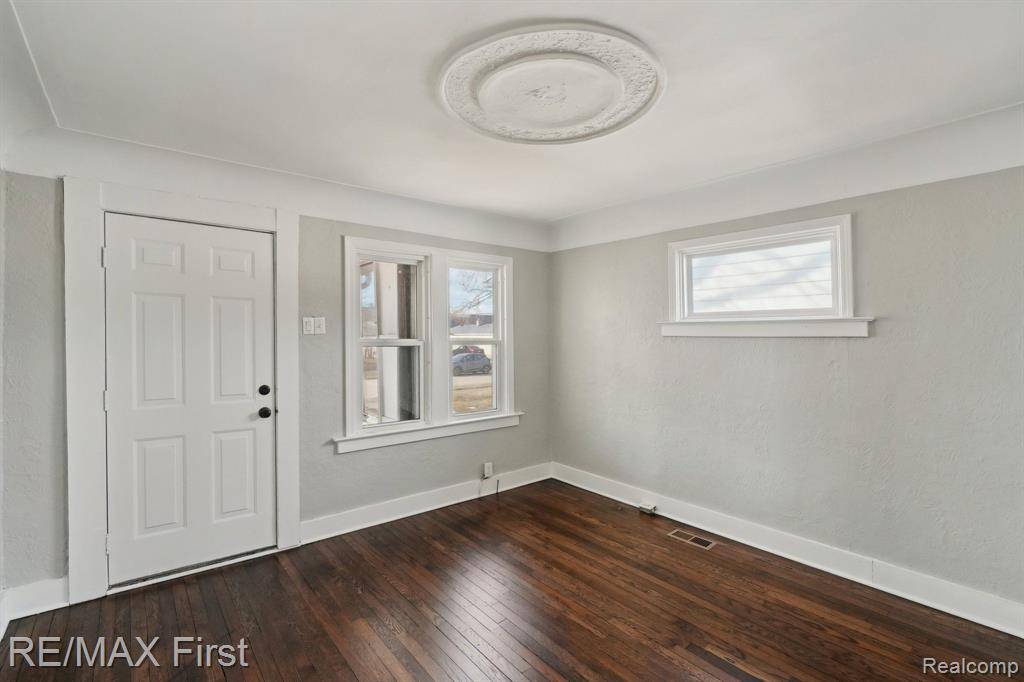 Madison Heights, MI 48071,27320 GROVELAND Street