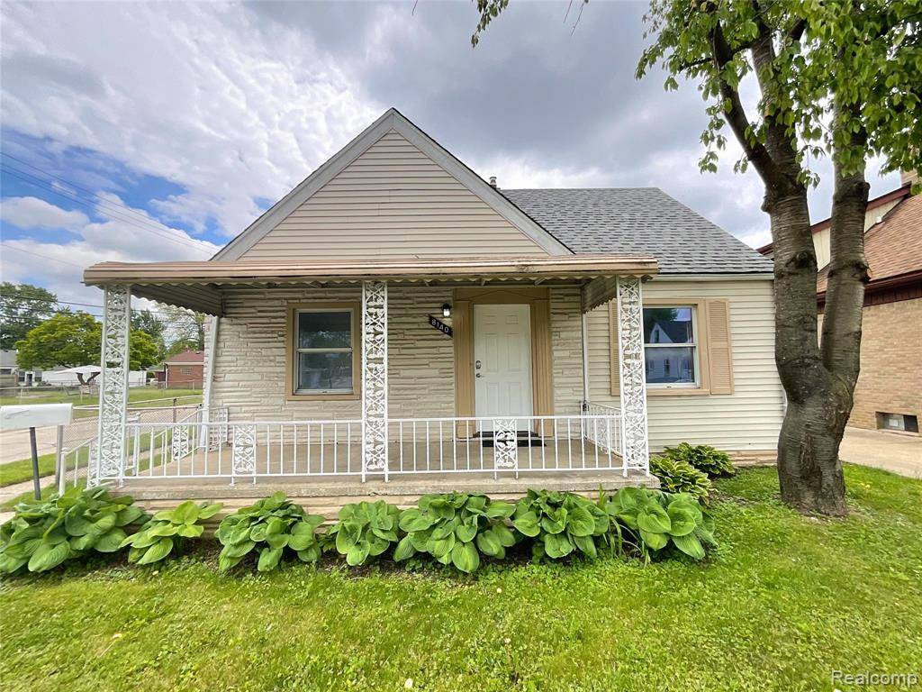 8140 THEISEN, Center Line, MI 48015