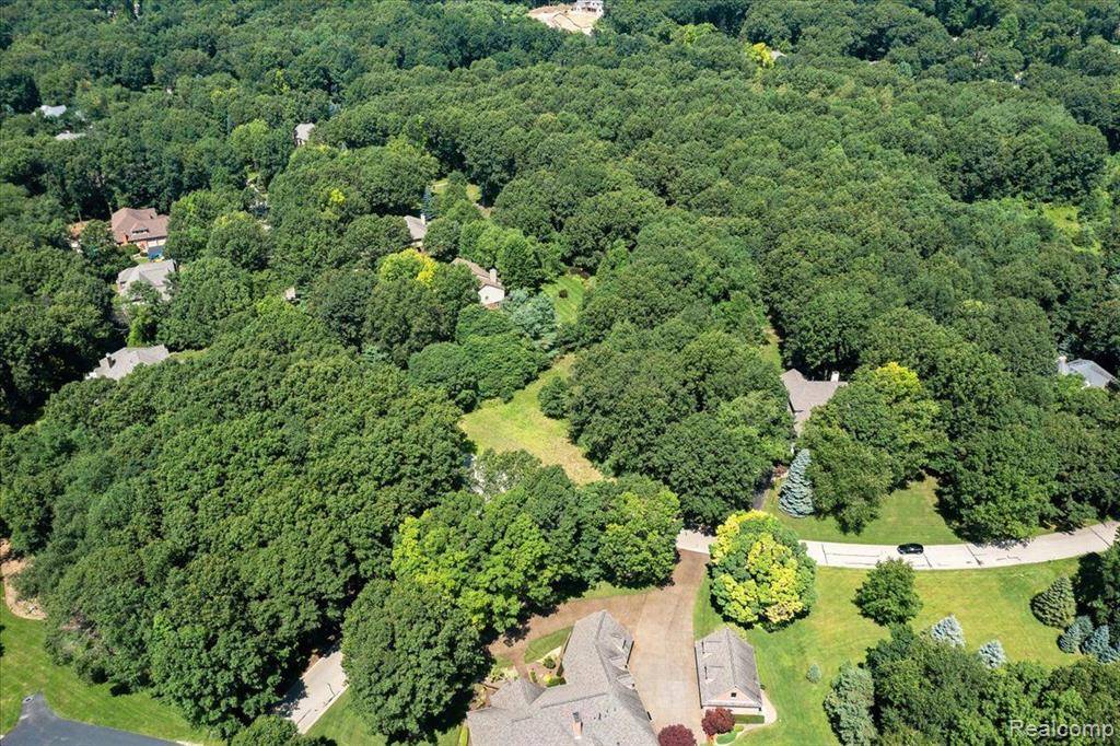 Highland Twp, MI 48357,2402 CANTERWOOD