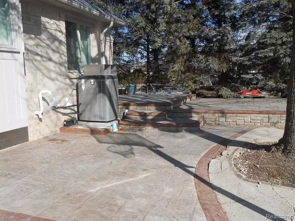 Shelby Twp, MI 48315,13267 PEARL Drive