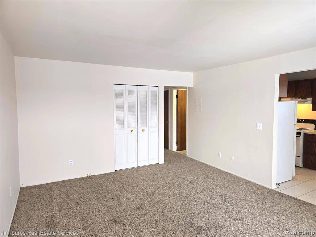 Roseville, MI 48066,16425 E 12 MILE - 2 Bed Units Road