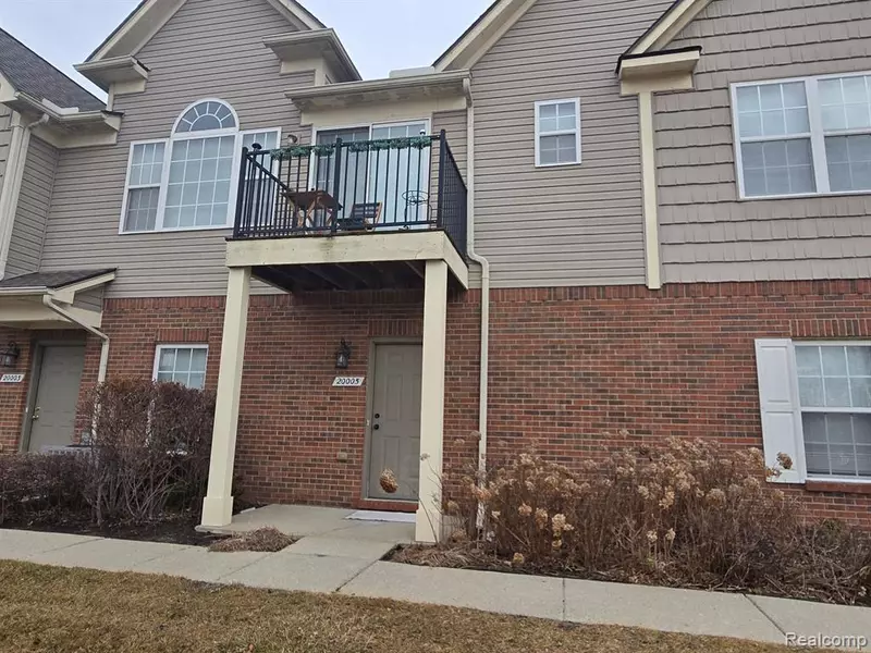 20005 HIDDEN OAKS Drive, Brownstown Twp, MI 48183