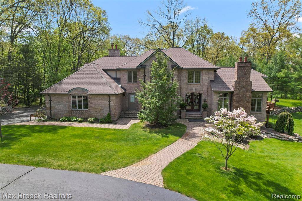 561 VALLEY Drive, Milford Twp, MI 48381